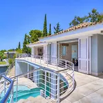 Villa Exclusiva Con Terraza Y Jardin