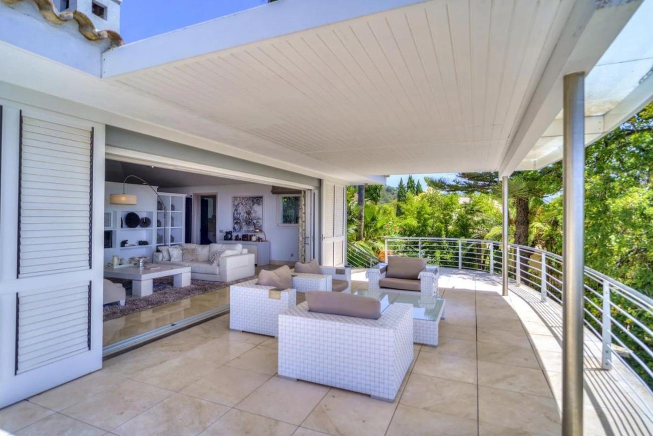 Villa Exclusiva Con Terraza Y Jardin *